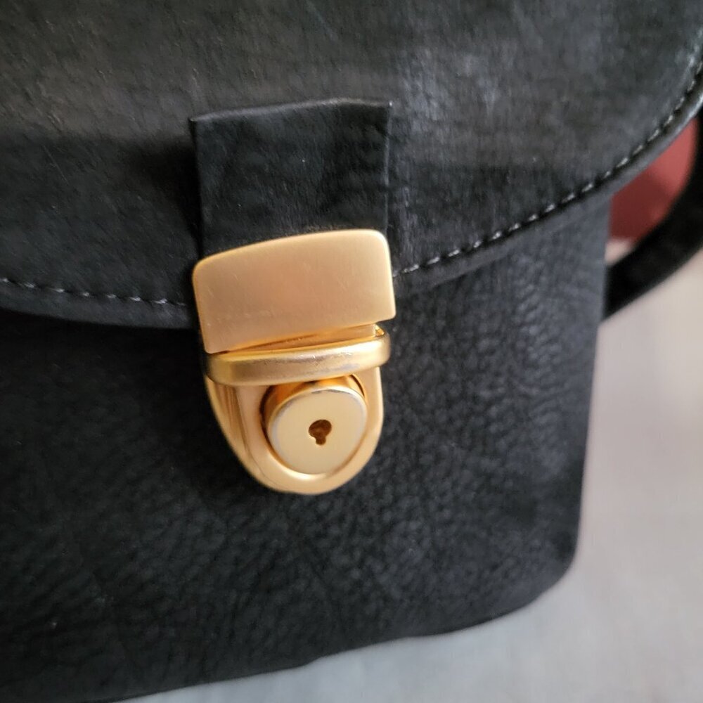 VINTAGE PARK AVENUE INTERNATIONAL BLACK LEATHER SUEDE CROSSBODY BAG - Picture 3 of 9